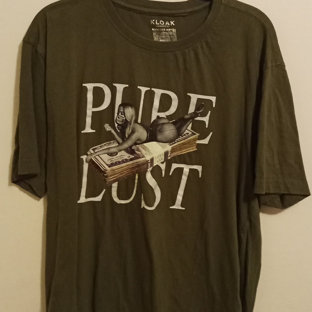 Large olive green Tshirt